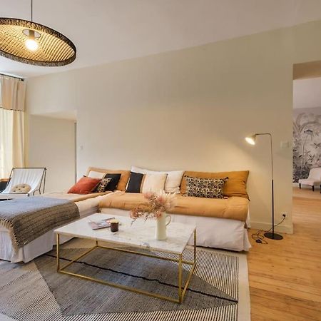 Appartement Avec Son Patio Dans Centre Historique De Bourg エクステリア 写真