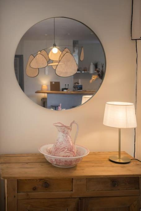 Appartement Avec Son Patio Dans Centre Historique De Bourg エクステリア 写真