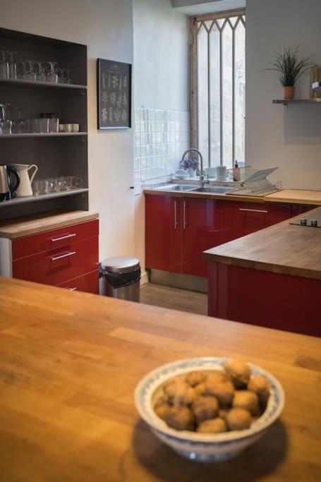 Appartement Avec Son Patio Dans Centre Historique De Bourg エクステリア 写真