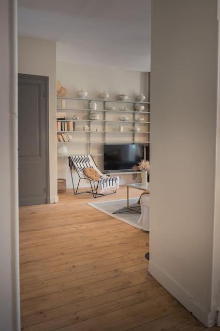 Appartement Avec Son Patio Dans Centre Historique De Bourg エクステリア 写真