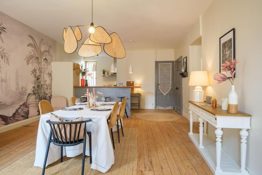 Appartement Avec Son Patio Dans Centre Historique De Bourg エクステリア 写真