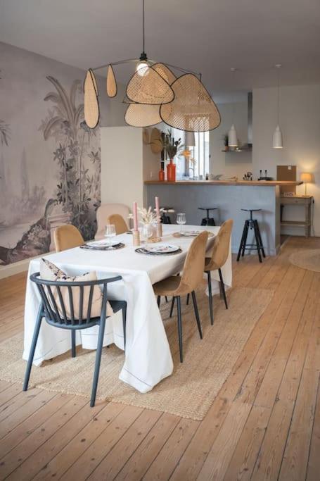Appartement Avec Son Patio Dans Centre Historique De Bourg エクステリア 写真