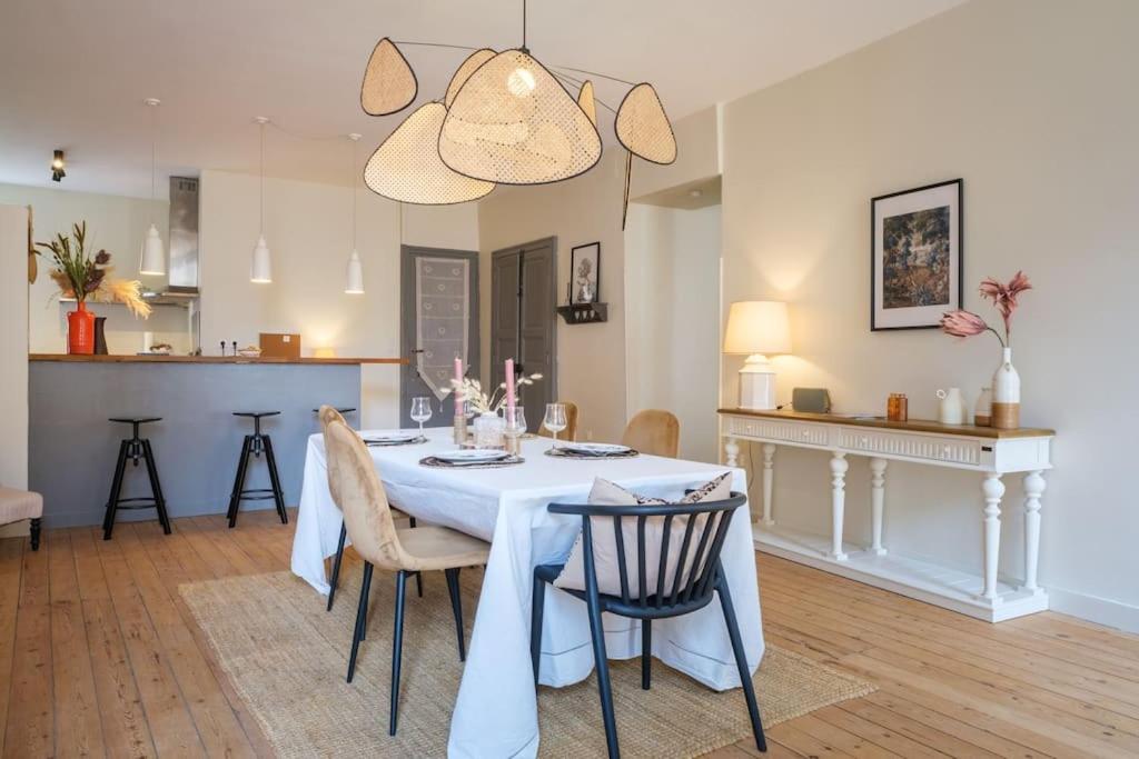 Appartement Avec Son Patio Dans Centre Historique De Bourg エクステリア 写真