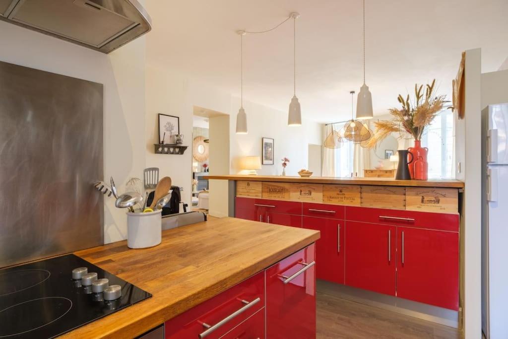 Appartement Avec Son Patio Dans Centre Historique De Bourg エクステリア 写真